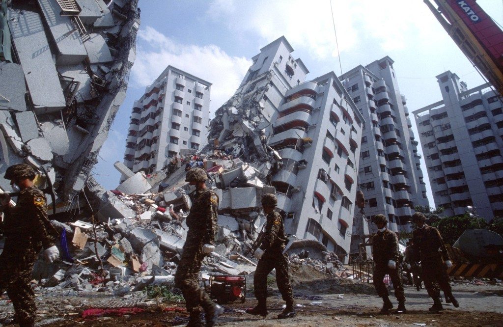 earthquake-destruction-in-the-city